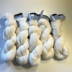 NWT Weekend Worsted yarn from Berroco. Bundle of 5 3.5 oz hanks in white.